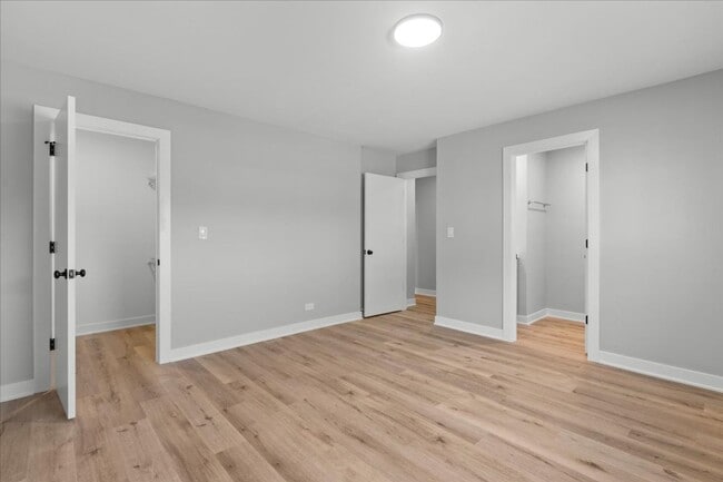 Building Photo - 1000 E Orchard St