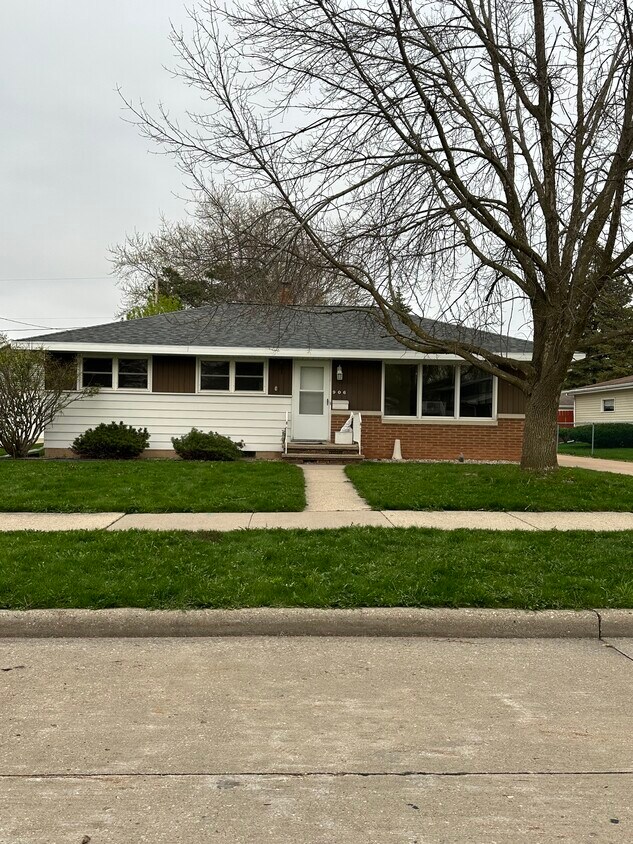 Primary Photo - 906 S Christine St