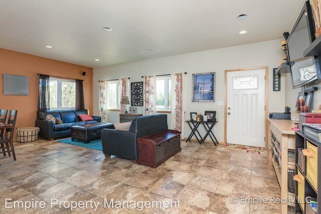 Building Photo - 2175 Chateau Ct