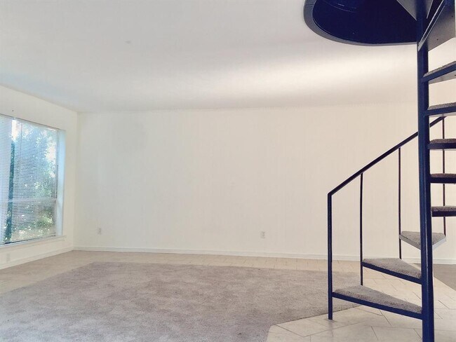 Building Photo - 12806 Pandora Dr
