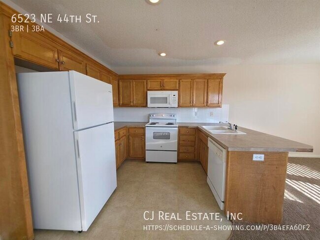 Foto del edificio - 6523 NE 44th St