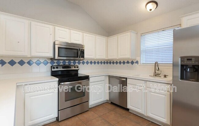 Building Photo - 8201 Clipper St