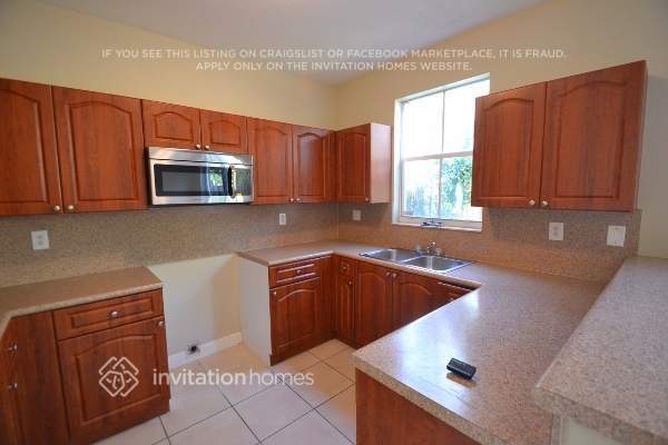 Building Photo - 14964 SW 9th Ln