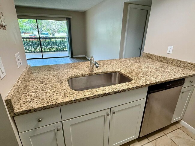 Foto del edificio - 838 NW Fork Rd