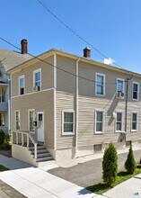 Building Photo - 17 N Spring St