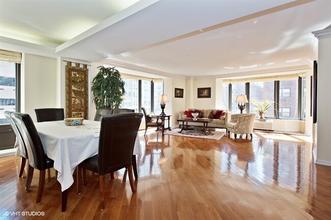Building Photo - 40 E Delaware Pl