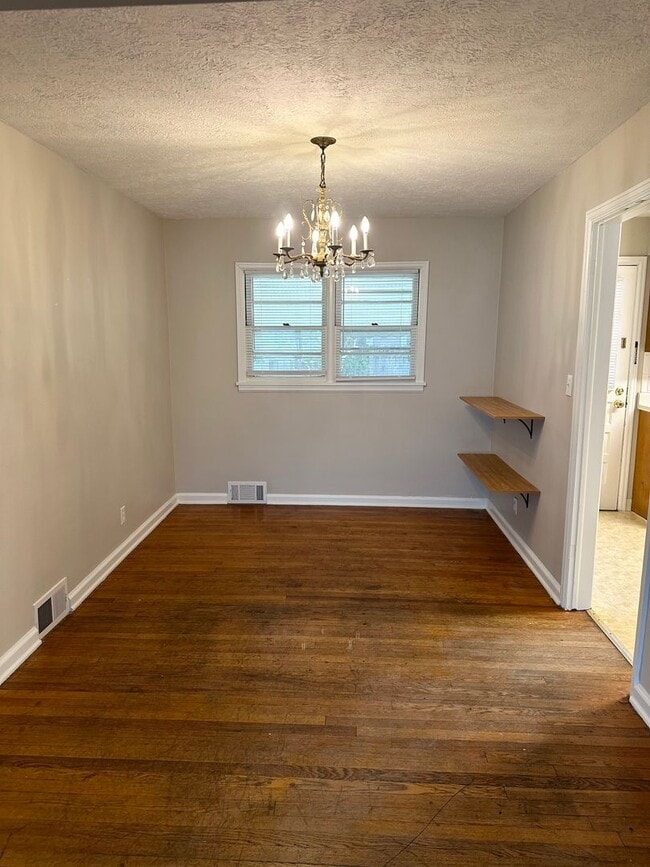 Building Photo - Perfect Home Near MSU and Mercy Hospital