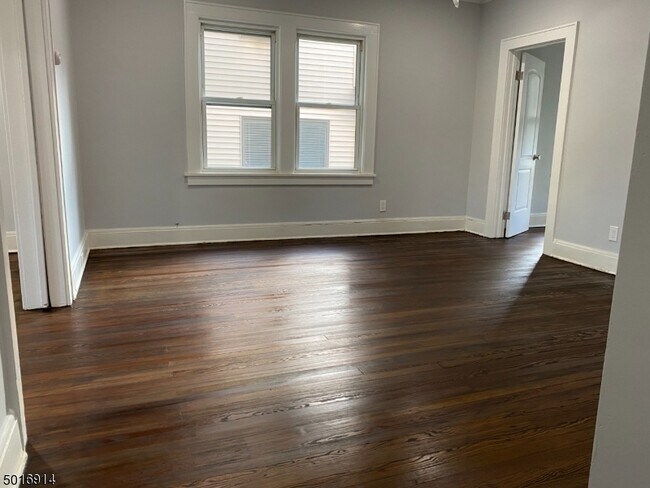 Building Photo - 2059 Westfield Ave