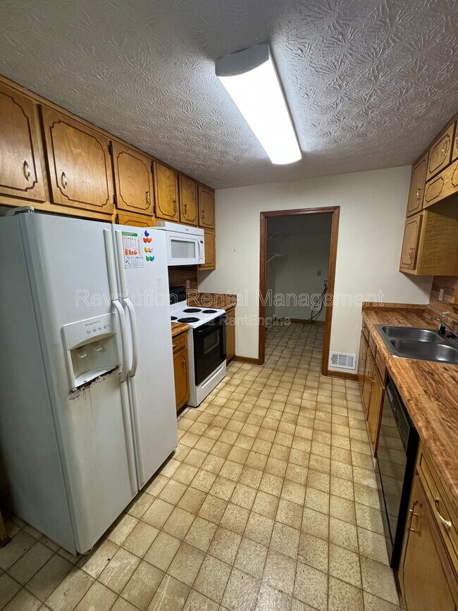 Foto del edificio - 175 Highland Cir