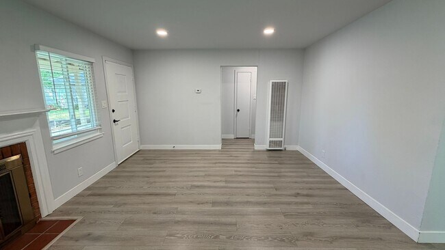 Foto del edificio - Pleasant Hill! Beautiful remolded 3 bedroom 1 bath single family home excellent neighborhood!