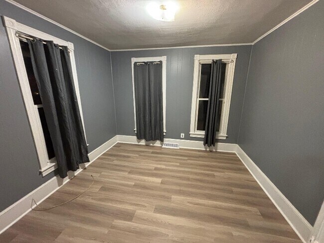 Foto del edificio - 407 E Vine St