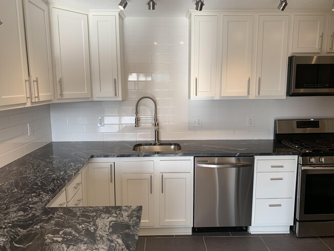Building Photo - 7237 Beacon Hill Dr