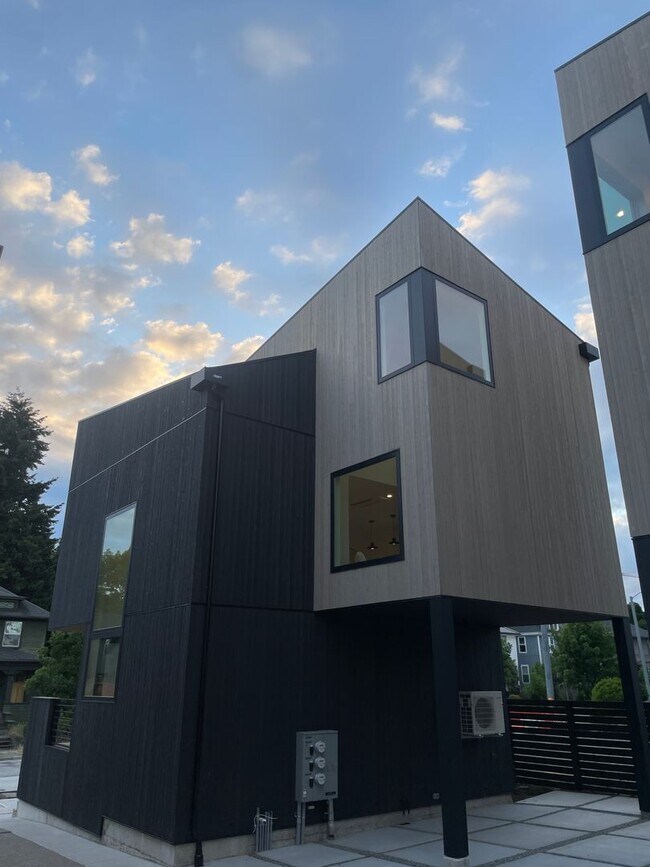 Building Photo - Central District –Brand New Townhomes.