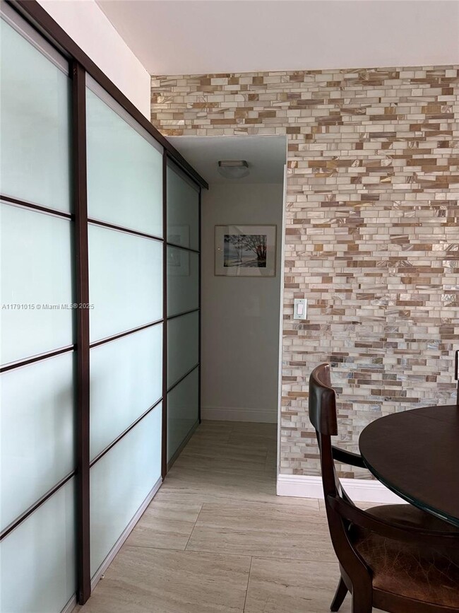 Foto del edificio - 500 Bayview Dr