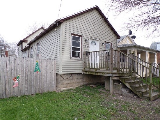 Building Photo - 745 19th St