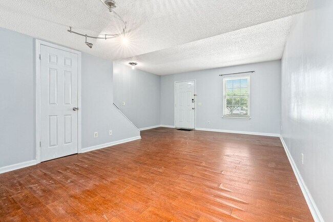 Foto del edificio - The Brookes Condos, Unit 02-09