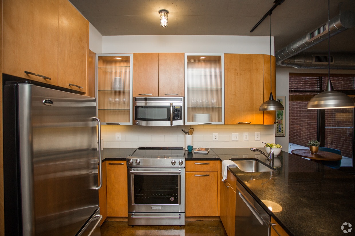 The DeSoto Apartments - The DeSoto Apartments