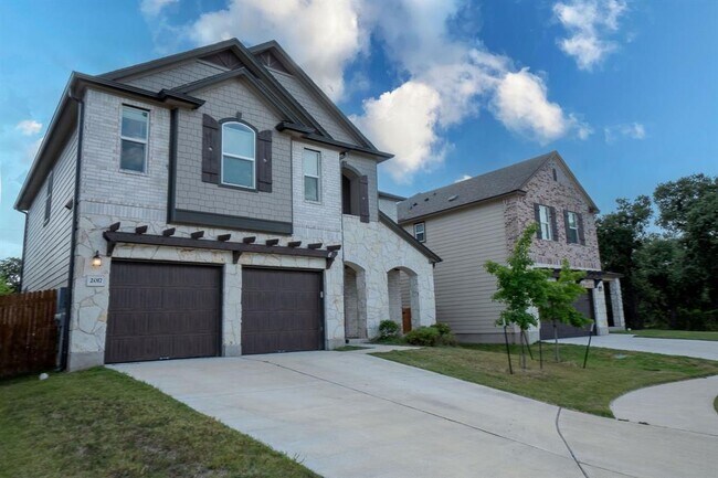 Building Photo - 2017 Alexander Oaks Dr