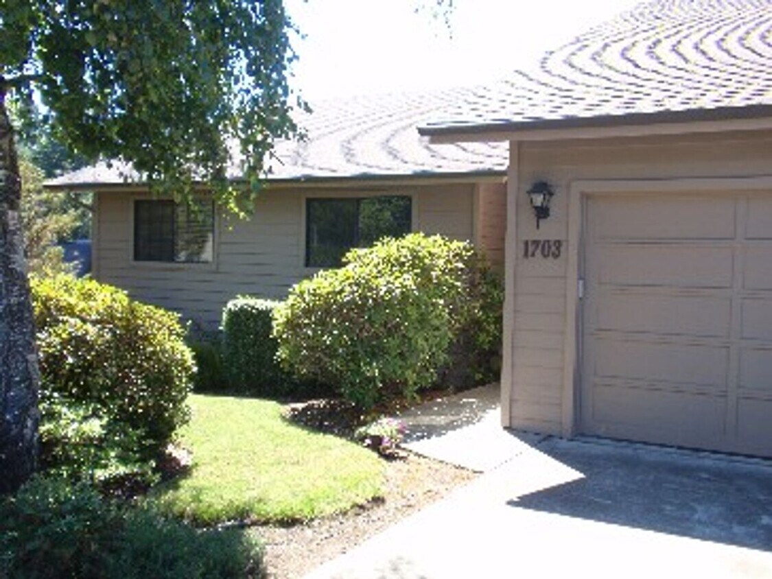 1703 Arch Ln, Brookings, OR 97415 House Rental in Brookings, OR