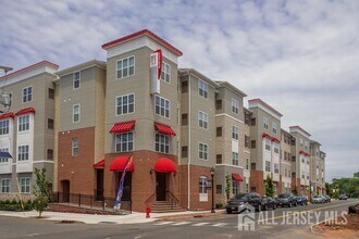 Building Photo - 88 Roosevelt Ave