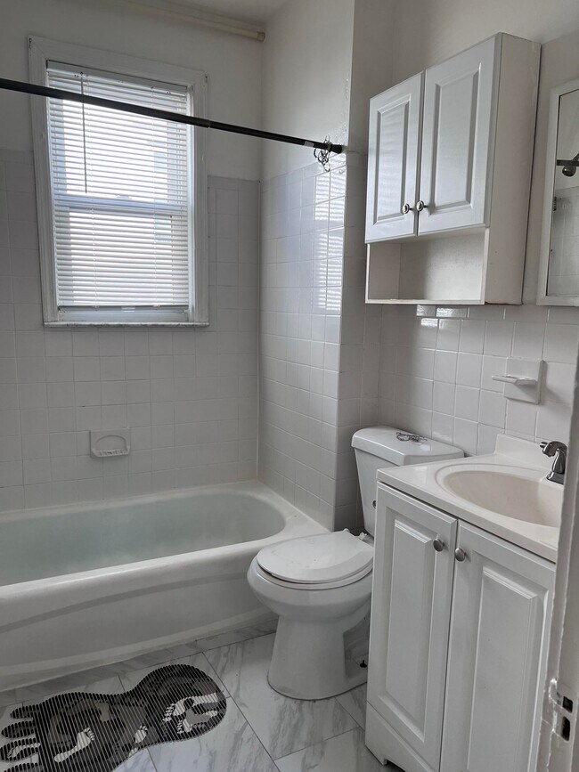 Bathroom - 256 Goldsmith Ave