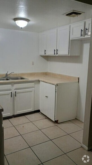 Building Photo - 2648 N 43rd Ave