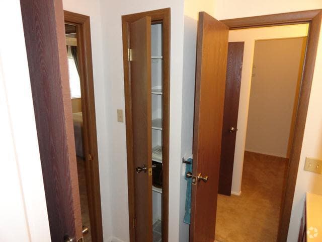 Closet - Whisper Hollow Apartments