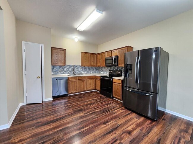 Building Photo - 7539 Legacy Pines Dr