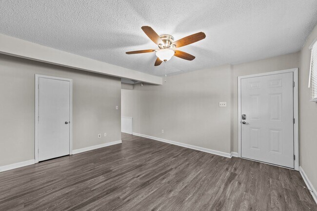 Foto del edificio - Updated Two Bedroom near Downtown Smithfie...