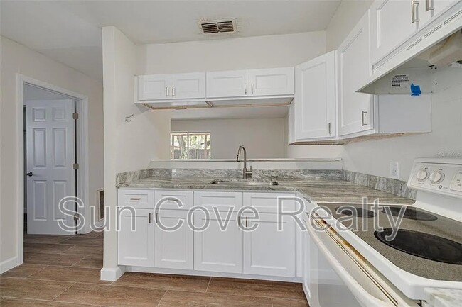 Building Photo - 7120 Oakwood Dr