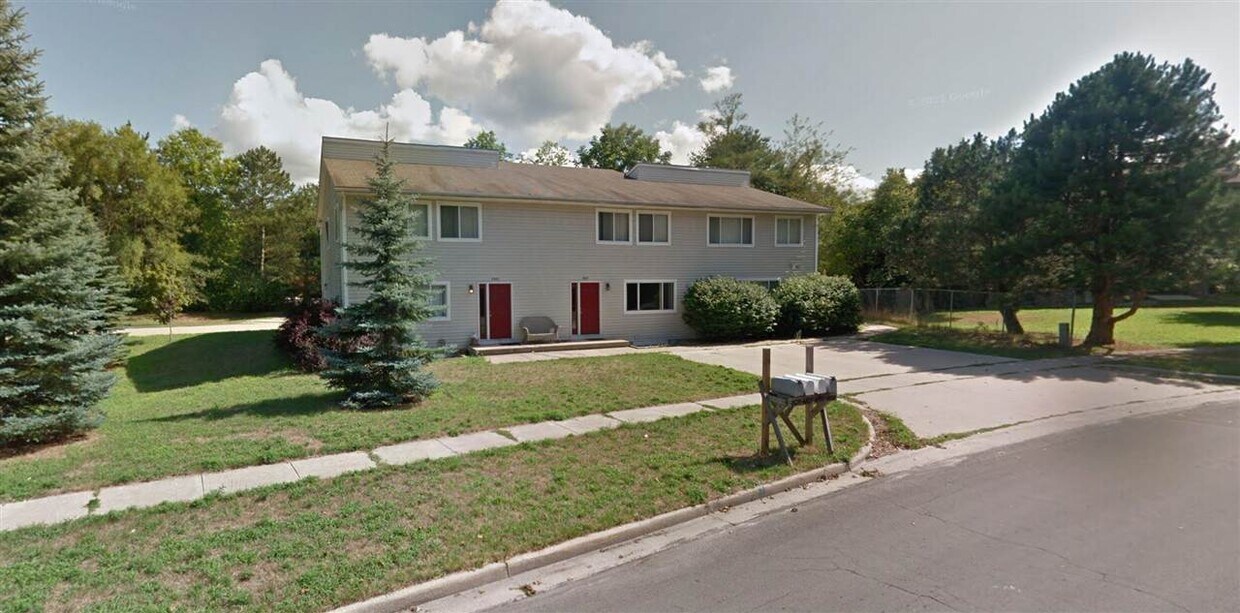 4807 Universal Dr, Midland, MI 48640 House Rental in Midland, MI