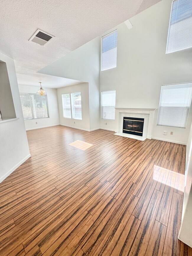 Foto del edificio - 310 Brightstone Cir
