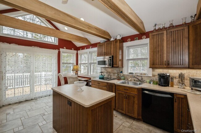 Foto del edificio - 229 Springville Rd