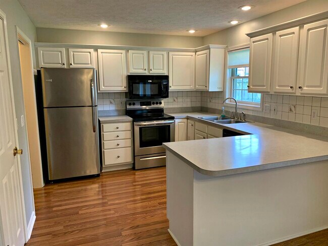 Building Photo - 3755 Carmona Dr
