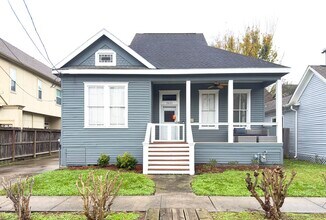 Building Photo - 1613 Summer St