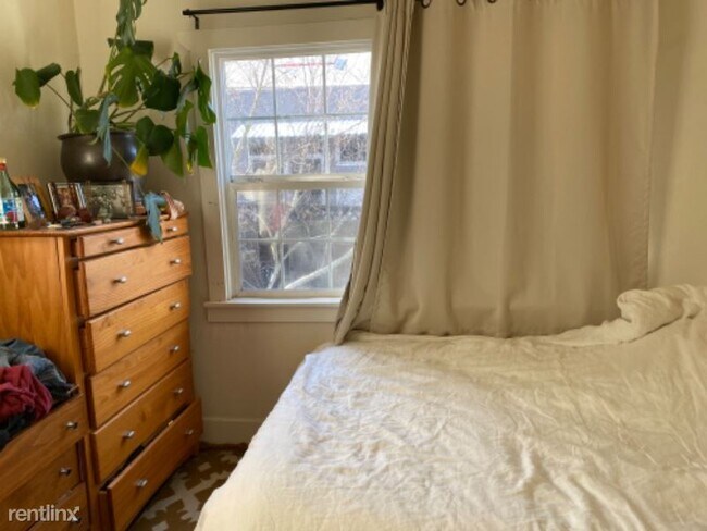 Foto del edificio - 3 br, 1 bath House - 5879 Marshall St