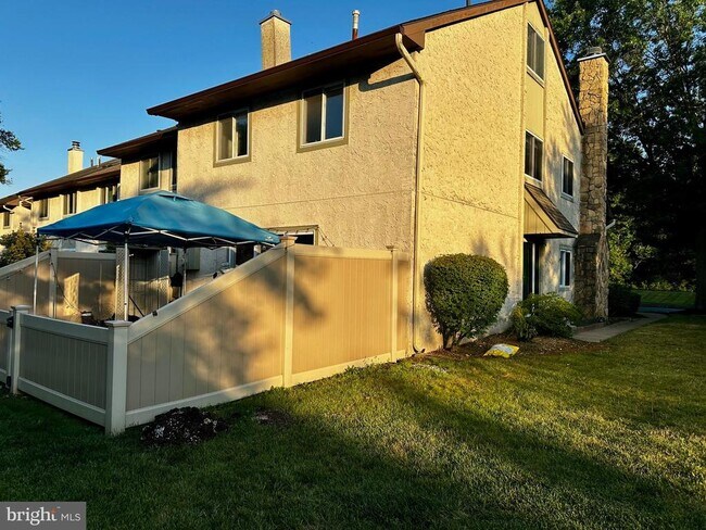 Foto del edificio - 99 Thoreau Dr