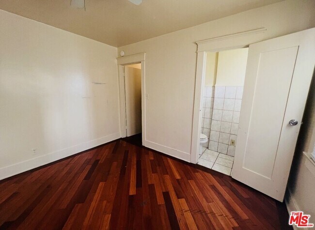 Foto del edificio - 1557 W 29th St
