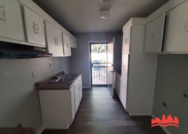 Building Photo - 3400 Sunnyfield Cove