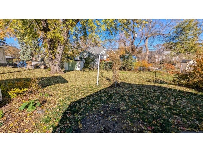 Building Photo - 301 Giles Pl