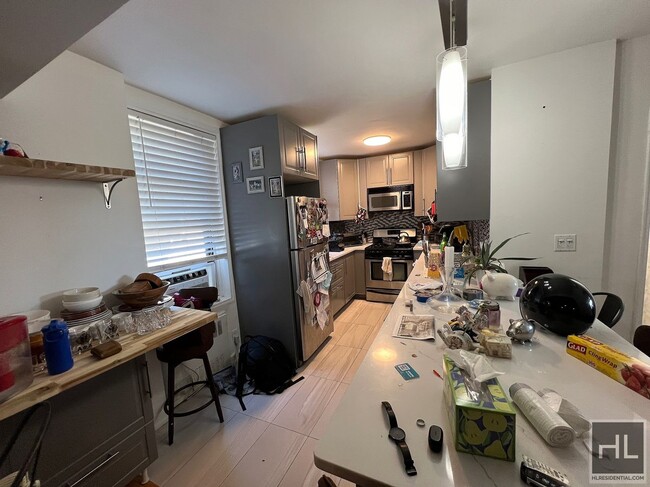 Building Photo - Top Floor 2BR 1BA w/ Bonus Nook, Five Cali...