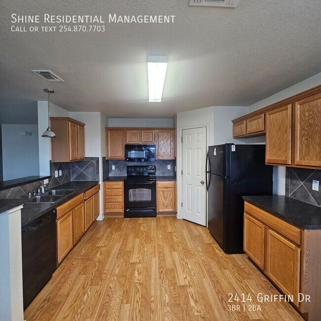 Foto del edificio - 2414 Griffin Dr