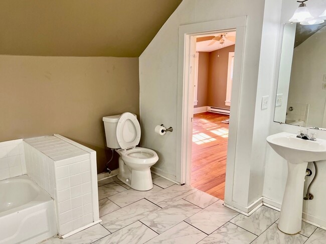 Foto del edificio - FOR RENT! - 4 Bedroom, 2 Bath West End Home