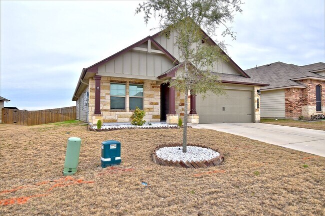 Building Photo - Stunning Three Bed in Avery Glen of Taylor