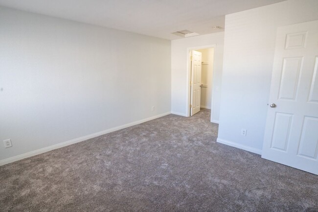 Building Photo - 3580 Sunset Ln