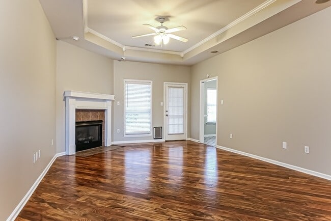 Building Photo - 2318 Redwood Dr
