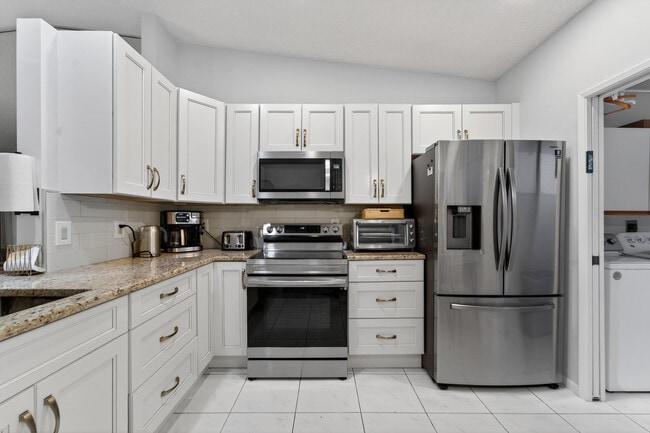 Building Photo - 6220 Kings Gate Cir