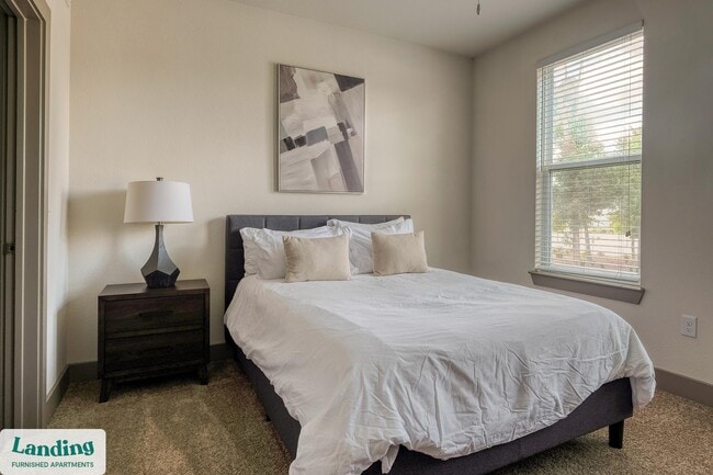 Foto del edificio - 300 Enclave Dr