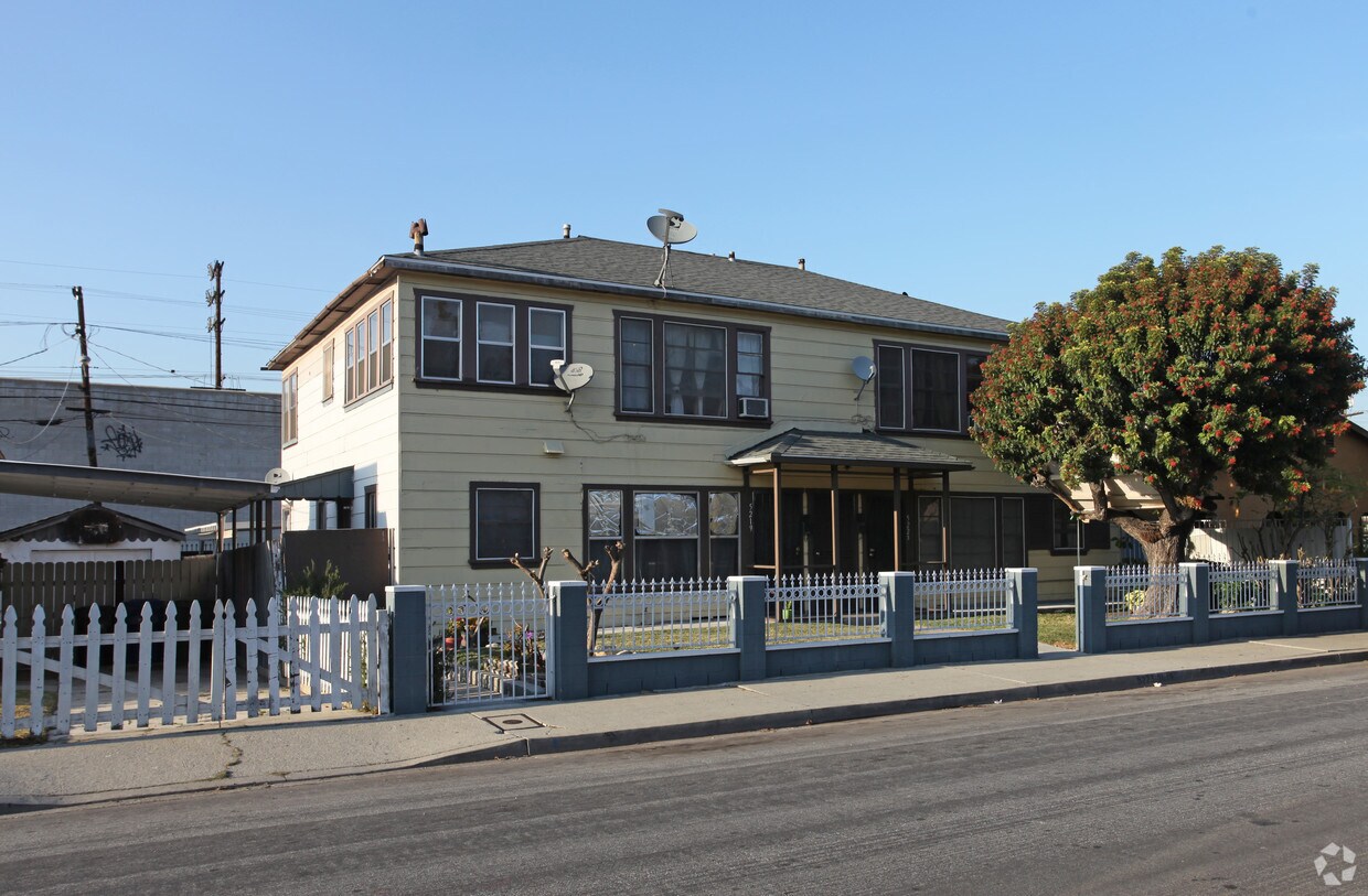 Foto principal - 5219-5223 Borland Rd