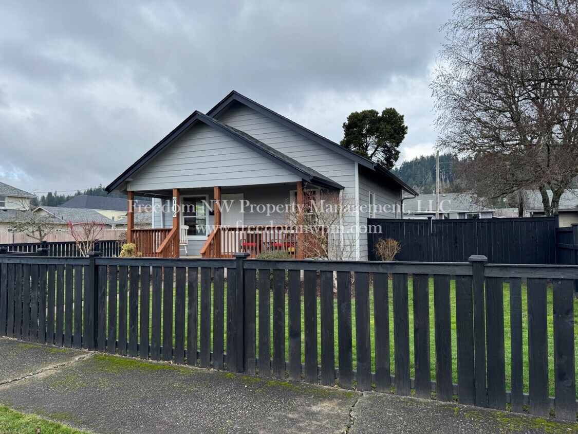 Primary Photo - 718 SW Cascade Ave